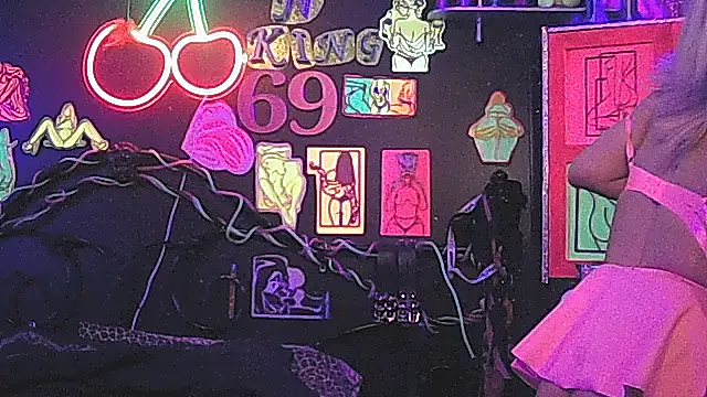 pineapplelife - Pineapplelife's free webcam