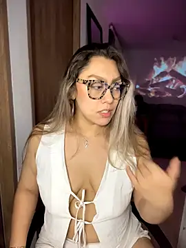 im_sophiie - Im_sophiie's free webcam