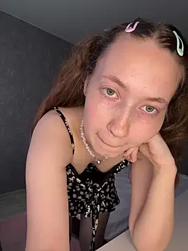 holy_poly - Holy_Poly's free webcam