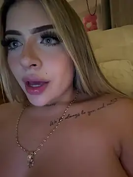 MiaWhitePink_'s live cam