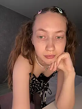 Webcam Model (Holy_Poly)  is live.Free join now!