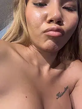 Alittleasiangirl live sex cam