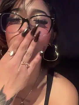 lilithmonette (Ask my age) - Suck tits and kiss with my friends