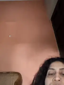 Webcam Model (sexysilmy) is live