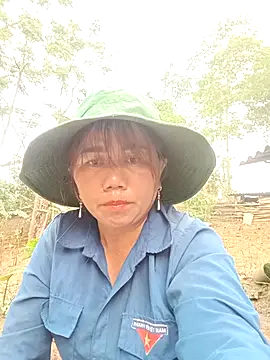 lyly_sexx - Lyly_sexx's free webcam - UK Sex Cams