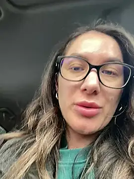 Webcam Model (HotXMom_)  is live.Free join now!