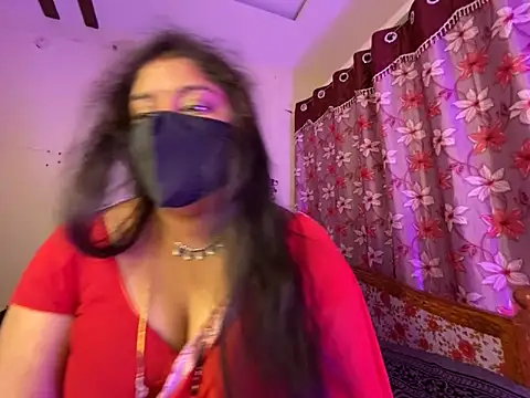 LouleyRanii live sex cam