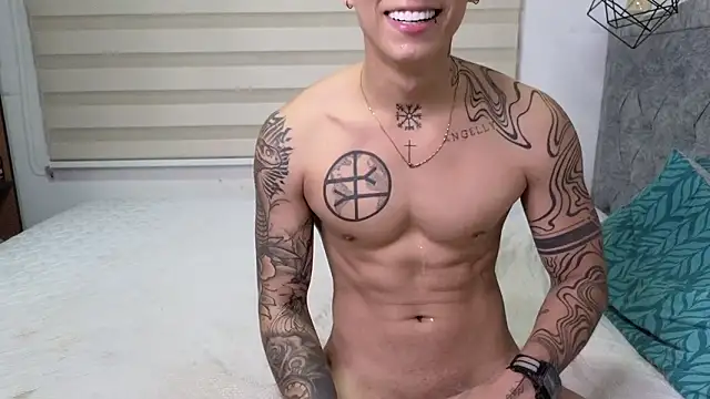 sixxtolove18 - SIXXTOLOVE18's free webcam