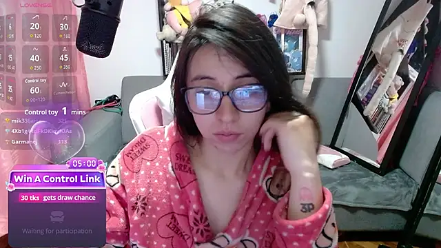 Maggie_Fox3's Stripchat show and profile