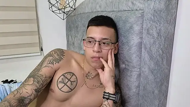 SIXXTOLOVE18 live sex cam