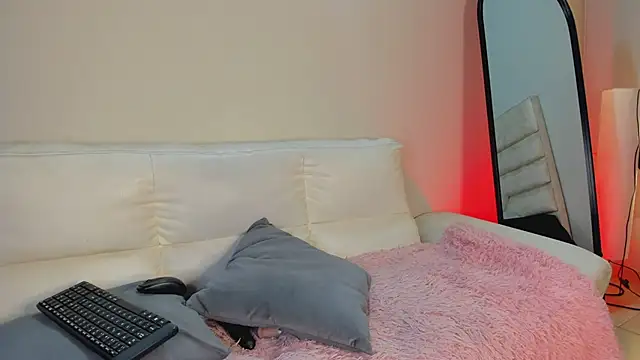 cherry_bunnyx (F teen) - fingers inside my pussy