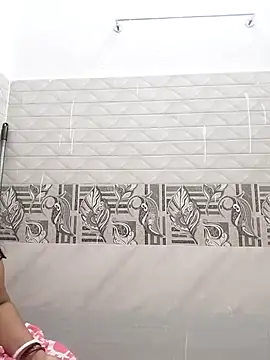 Webcam Model (Hot-Tinaa)  is live.Free join now!