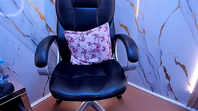 miladivine - MilaDivine's free webcam - UK Sex Cams