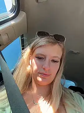 betsy (F young) - Finger pussy at public car