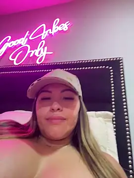 sexyyykloee (F milf) - give me pleasure make me squirt