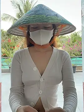 babythree_ (F young) - Play pussy in public garden 🪴