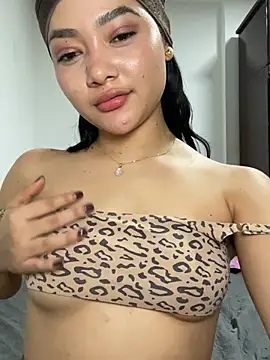 just_valen (F young) - Aceite en mis tetas