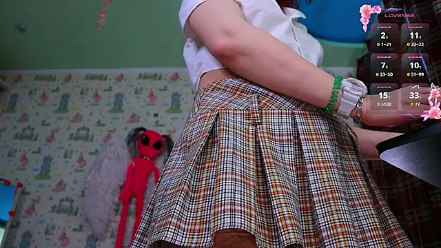 smokyrose (F young) - peek under desk