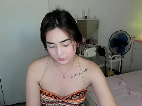 nica_doll live sex cam