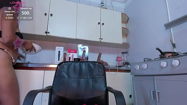 bustyglow - BustyGlow's free webcam - UK Sex Cams