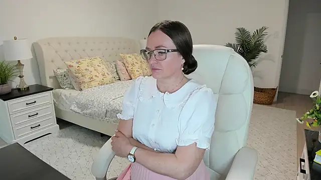 vika73 - Vika73's free webcam