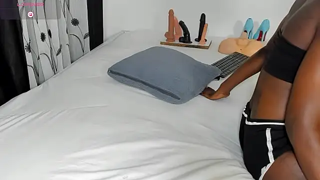 CREAMY_BUBBLEGUM webcam