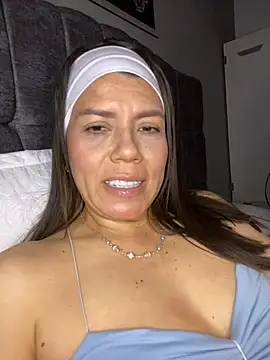 Webcam Model (martina_contreras)  is live.Free join now!