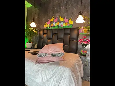 aranzalatinblaks1 (F milf) - Ride dildo + Domi on clit 🥚🐰