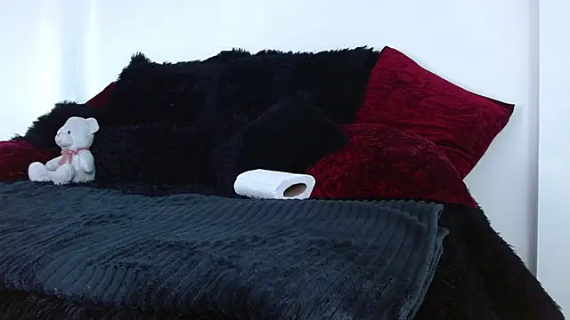 caroline_spanky (T young) - Lets  Stroke till cum guys !