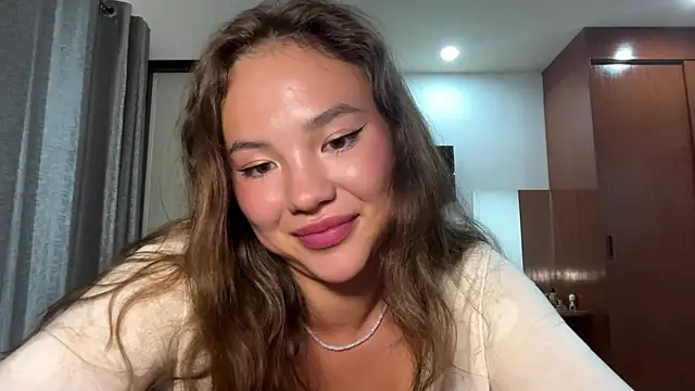 kamila_18_french - Kamila_18_french's free webcam - UK Sex Cams