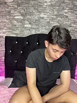 Noah_ledom live sex cam