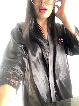 Webcam Model (Mia_222)  is live.Free join now!