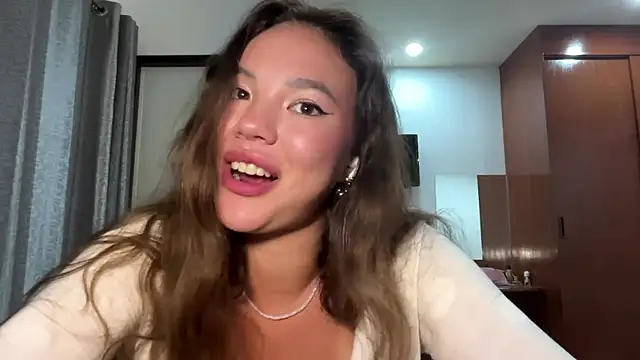 kamila_18_french - Kamila_18_french's free webcam - UK Sex Cams