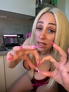 Webcam Model (LunaSky_Official)  is live.Free join now!