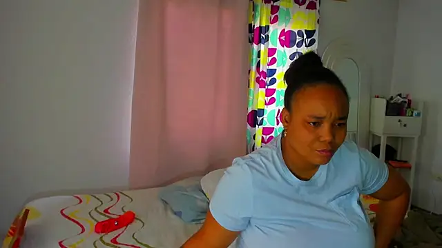 Live solo webcam of Paulastone24