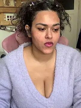 Curvydesifromgermany