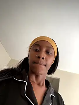 Webcam Model (Sirah1)  is live.Free join now!