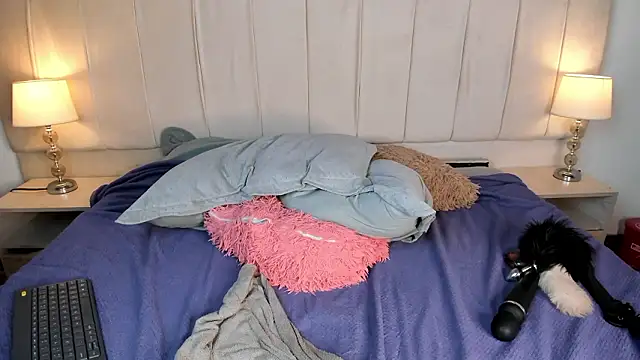 mia__gv - Mia__gv's free webcam - UK Sex Cams