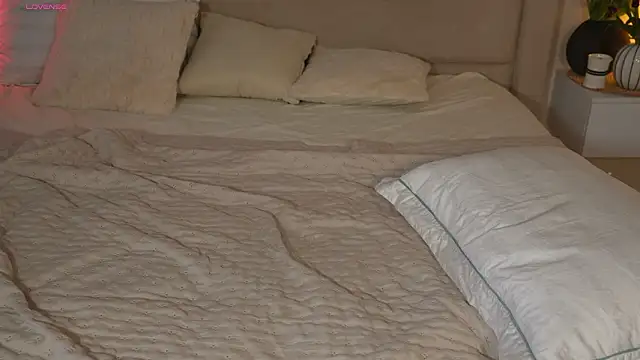 _Miss_Johansson_'s Stripchat show and profile