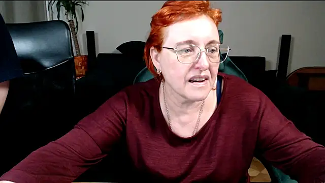 joannaandneighbour (F mature) - My juicy pussy open