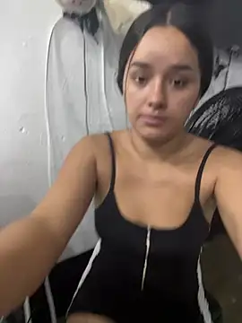 Webcam Model (Luciaparker03)  is live.Free join now!