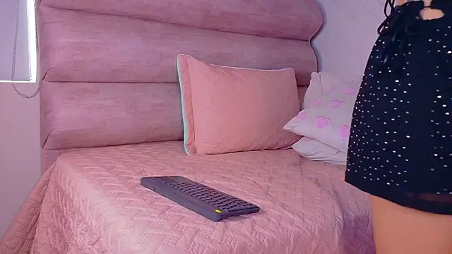 miiacullens - MiiaCullens's free webcam - UK Sex Cams