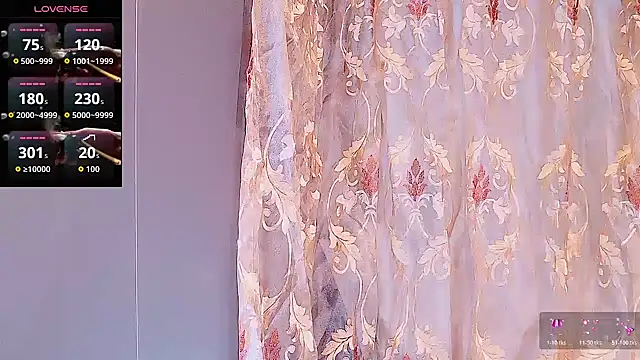 美女nuanuanbaobei在线直播