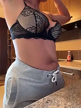 Hotmomcheckk_ live sex cam