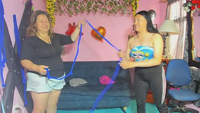 lesbiancuple live cam profile