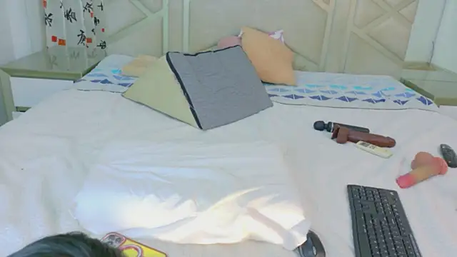 rosemariee_ (F young) - undress me slowly