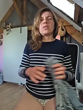 Lina_lou4's Stripchat show and profile