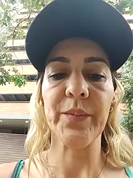 Monita_Med's Stripchat show and profile