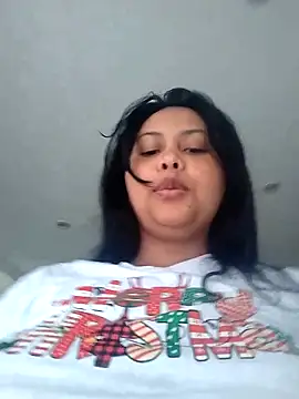 Webcam Model (Alessandraa-)  is live.Free join now!