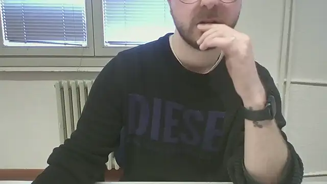 italianalex (M young) - OFFICE CUMSHOW! SBORRO IN UFFICIO! 💦